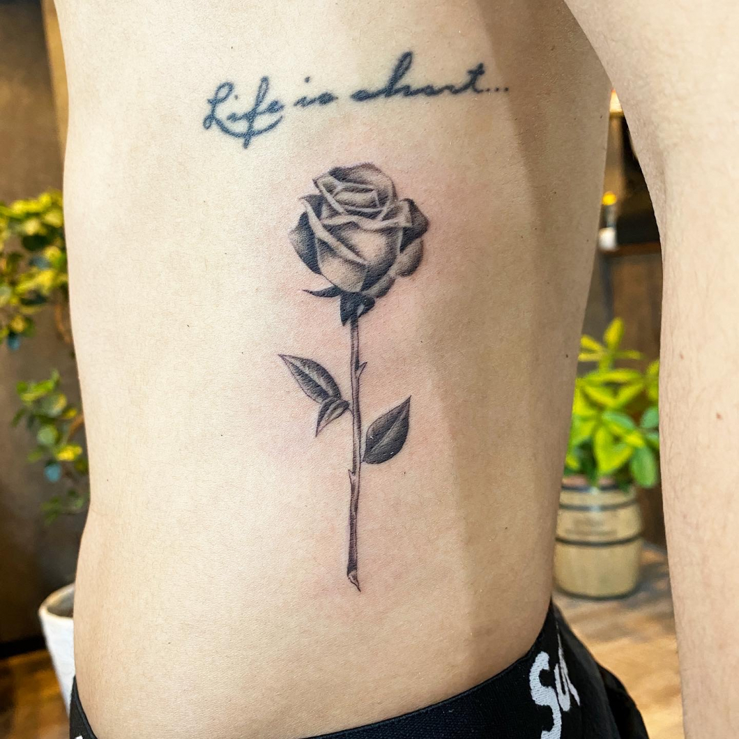 薔薇・ローズ フラワータトゥー | Gallery | 東京・日暮里の刺青、タトゥースタジオは T.C Tattoo Tokyoへお越しください。