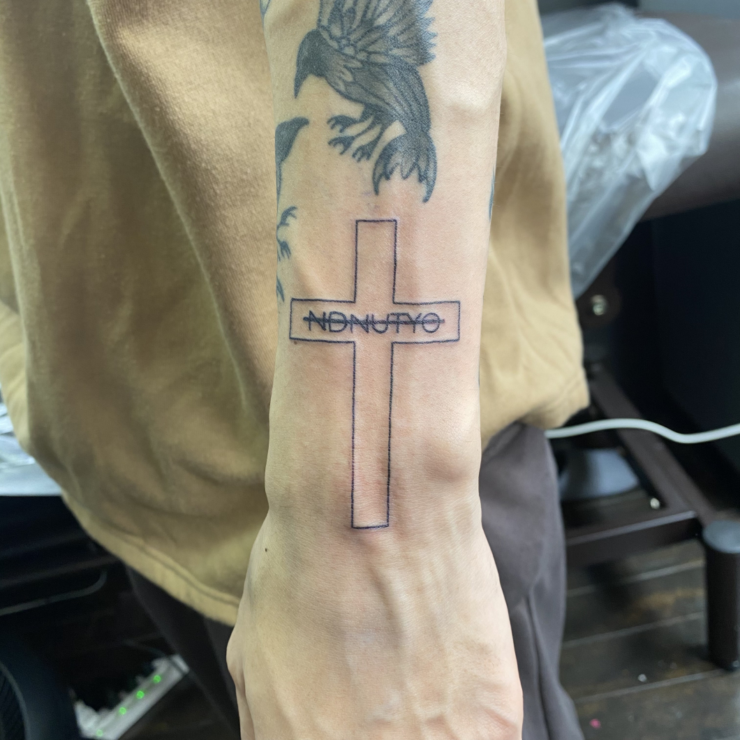 十字架・クロスと文字　タトゥー
