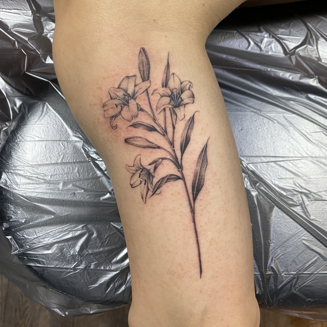 百合の花 フラワータトゥー -lily tattoo-