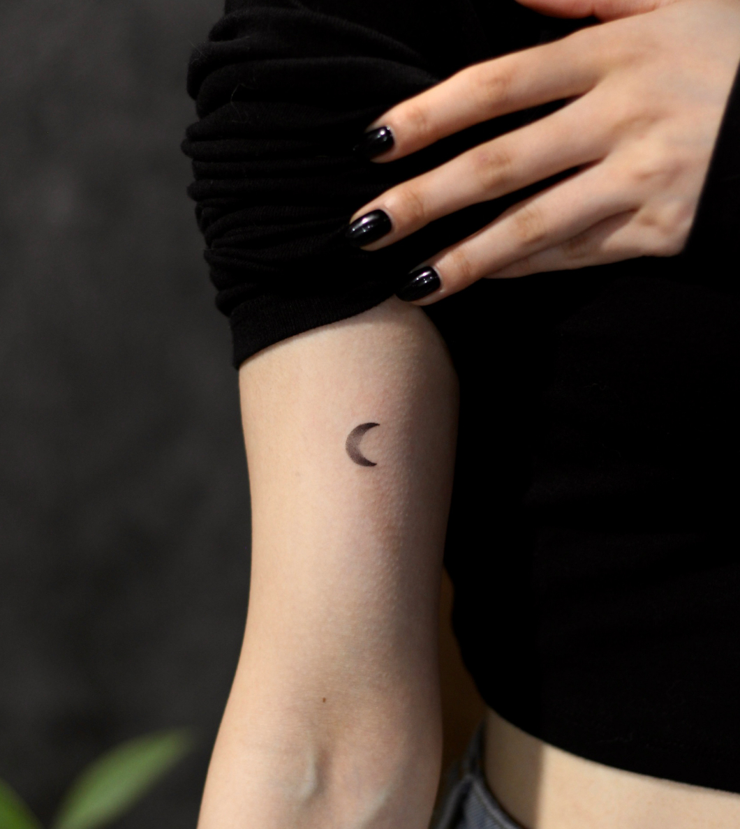 三日月　−moon tattoo−