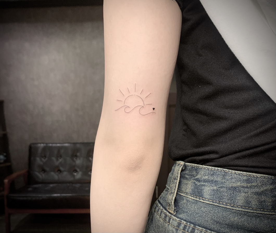 太陽・波・ハート タトゥー