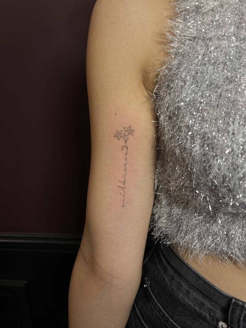 Lettering × flower tattoo