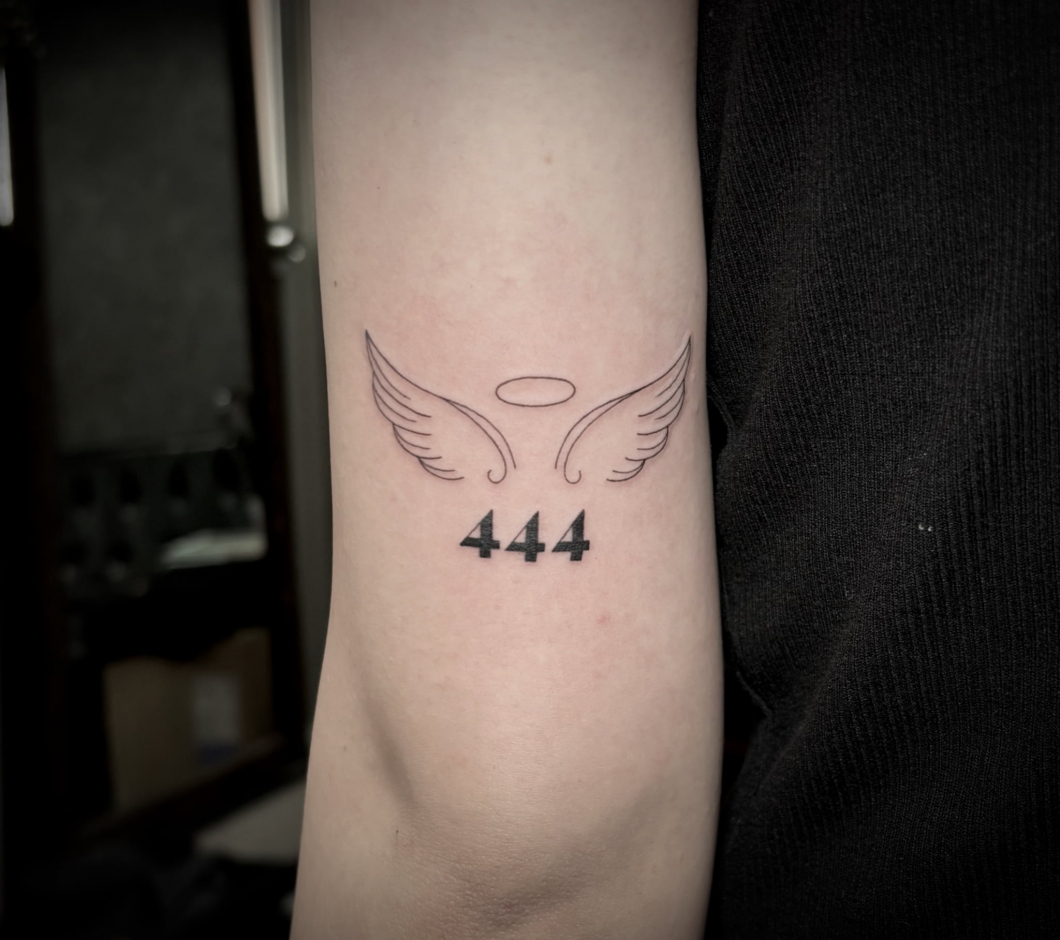 天使の羽　数字タトゥー