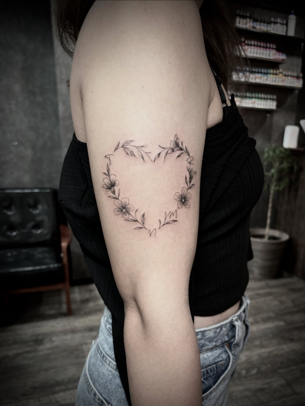 ハート　フラワー　イニシャル